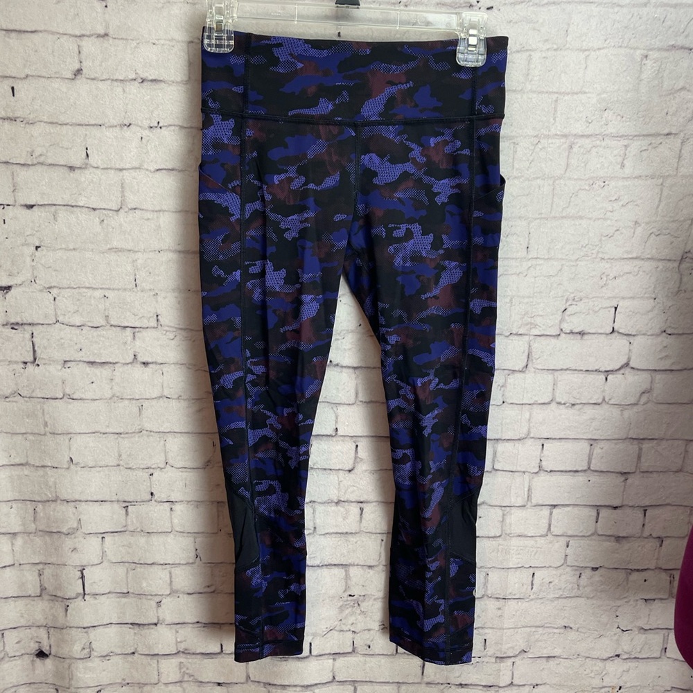 Lululemon size 4 blue purple camo leggings